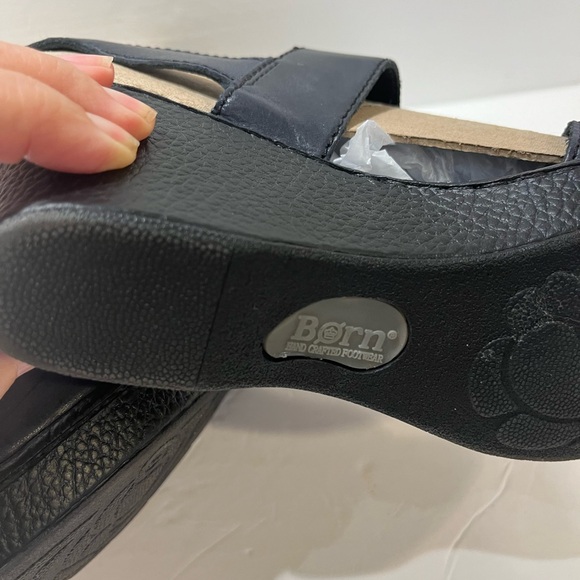 BORN women’s wedge sandals CLAUDIA, Sz 8 Med. color: Black. Soft leather shoe - Picture 7 of 9